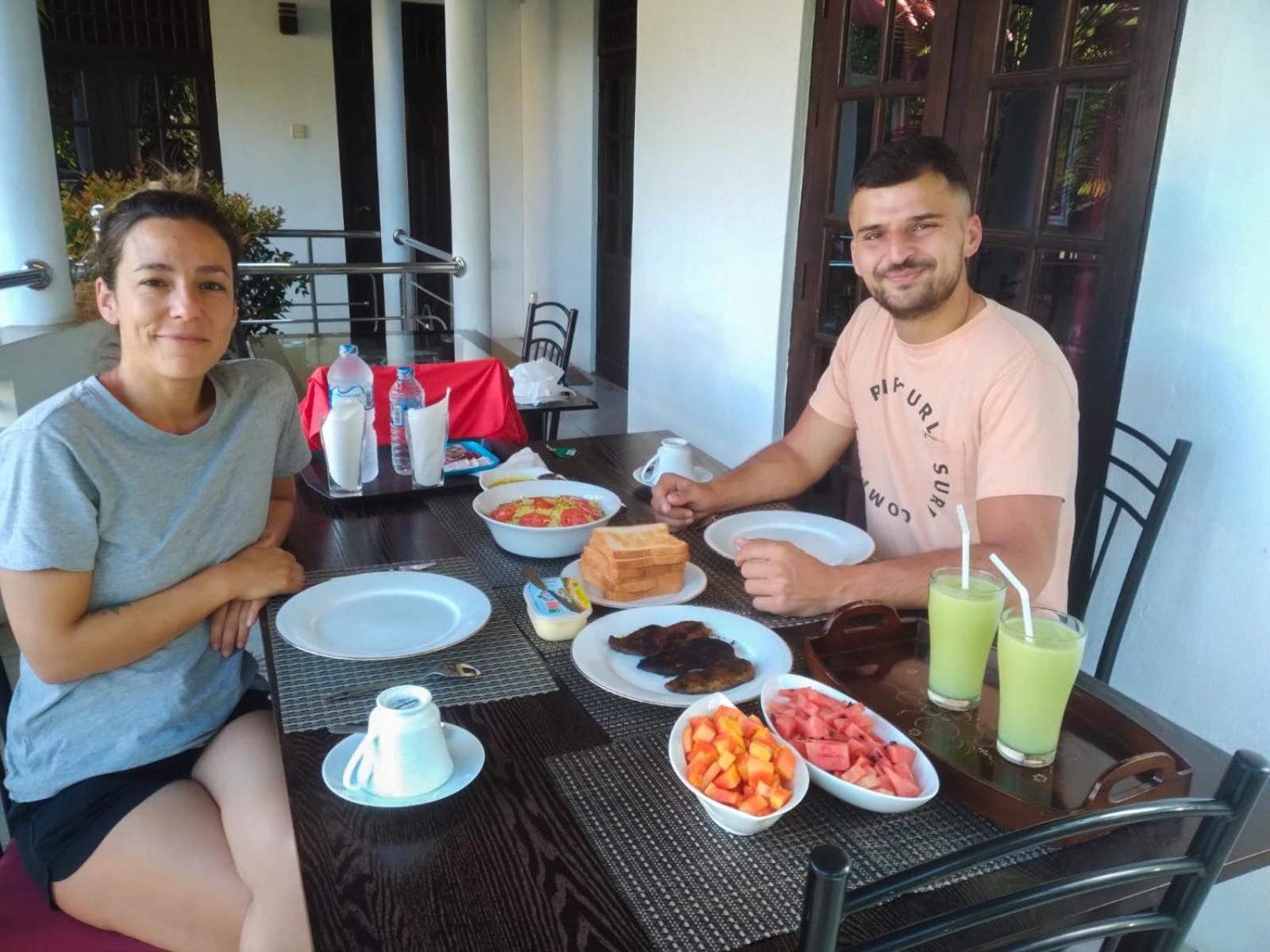 Myr-O Homestay Kombichankulama Екстер'єр фото