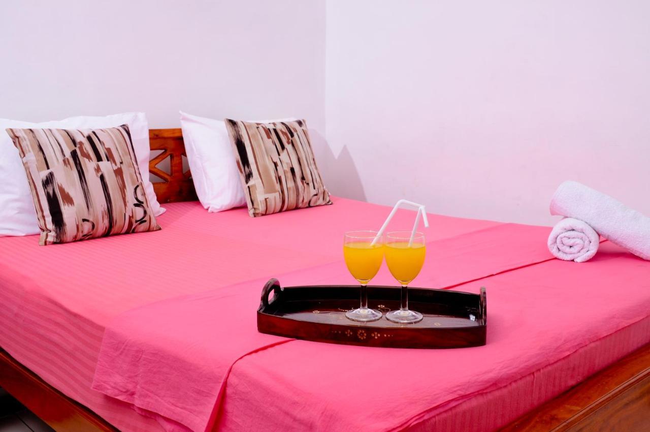 Myr-O Homestay Kombichankulama Екстер'єр фото