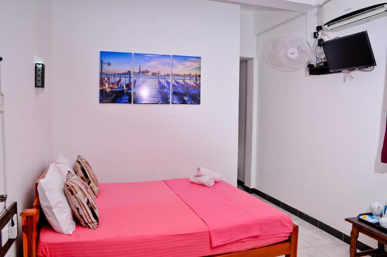 Myr-O Homestay Kombichankulama Екстер'єр фото