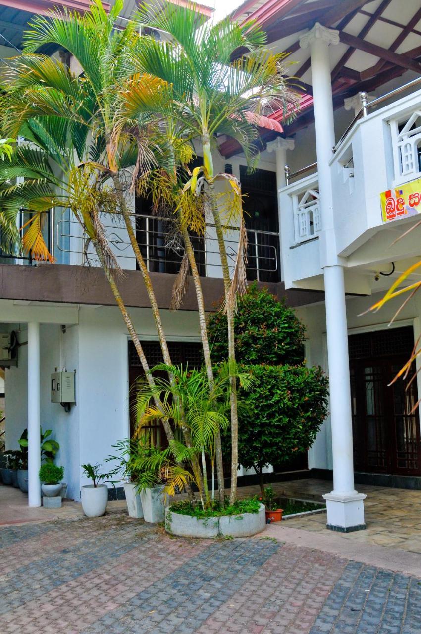 Myr-O Homestay Kombichankulama Екстер'єр фото