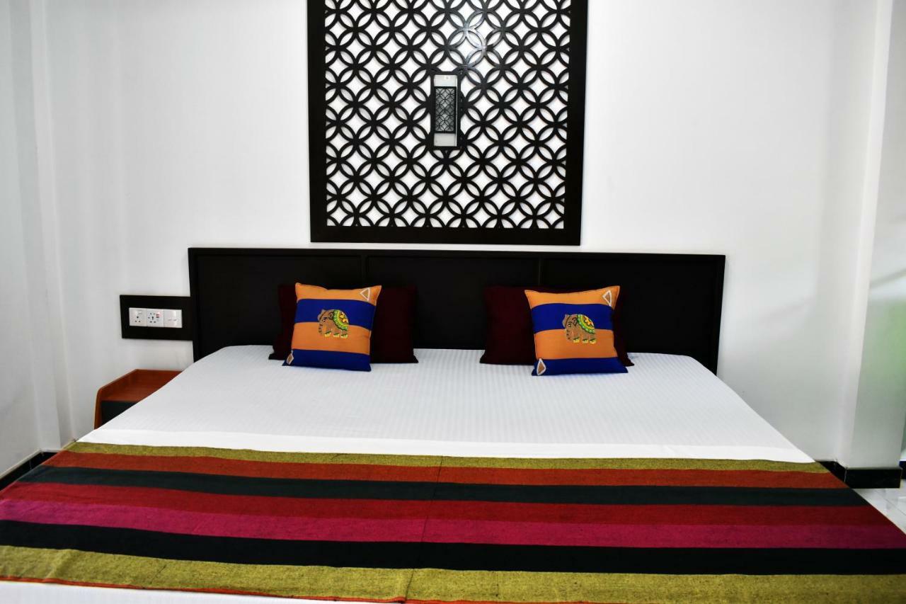 Myr-O Homestay Kombichankulama Екстер'єр фото
