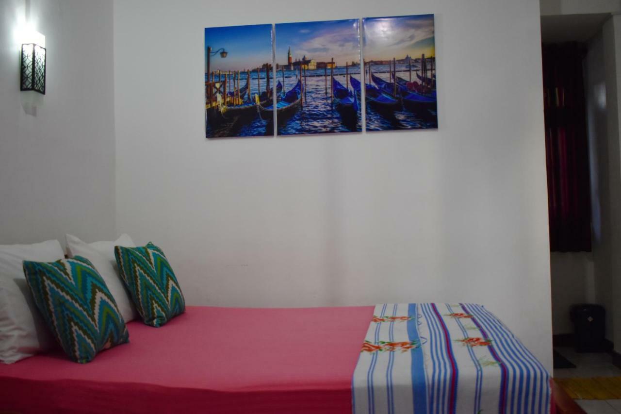 Myr-O Homestay Kombichankulama Екстер'єр фото