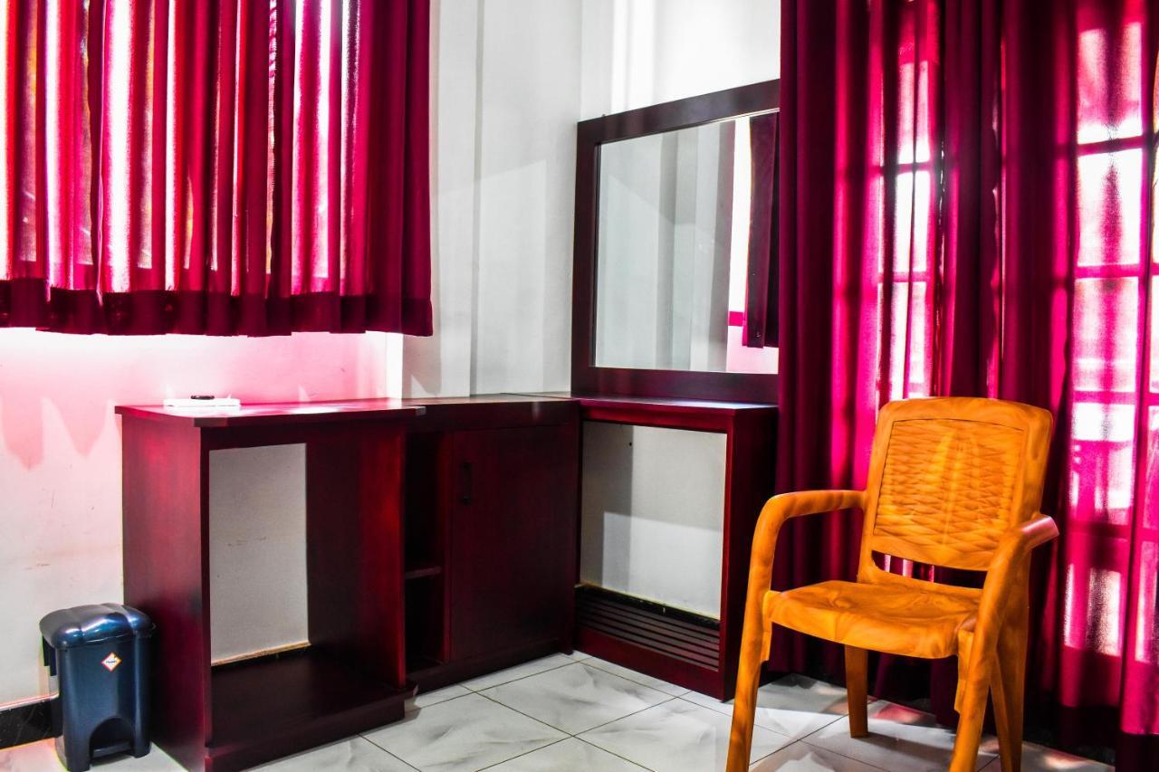 Myr-O Homestay Kombichankulama Екстер'єр фото
